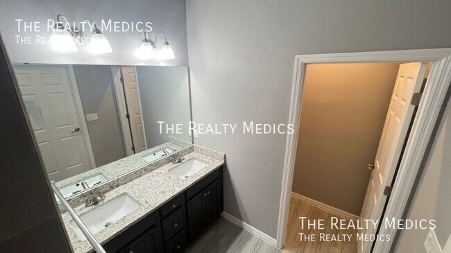 Building Photo - 270 Winfall Ave SW