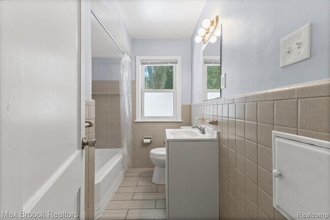 Building Photo - 13710 Balfour Ave