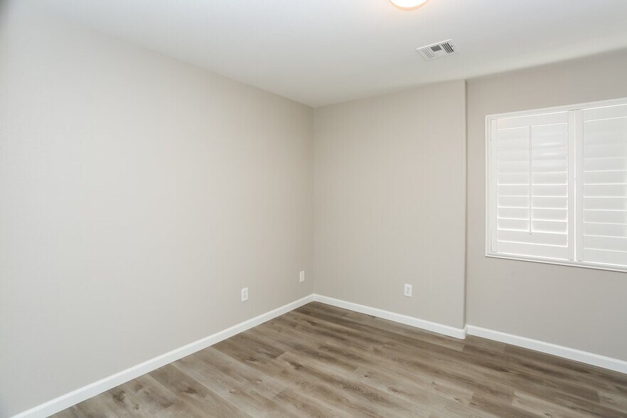 Building Photo - 5284 Vine Hill Ct