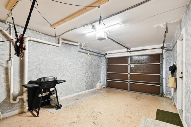 Building Photo - 2659 St Joseph Dr