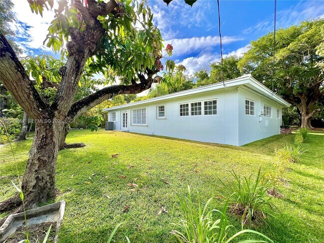 Building Photo - 1506 Delgado Ave