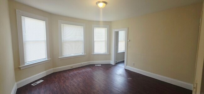 Building Photo - 273 Brooks St