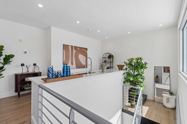 Building Photo - 1343 4th St