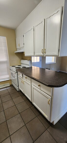 Building Photo - 188 Paris Cir