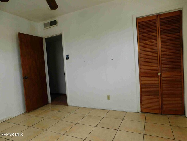 Building Photo - 7423 Mojave Dr