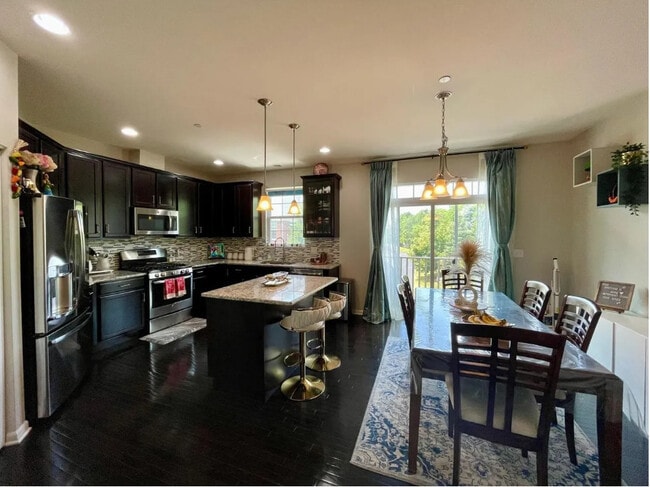 Building Photo - 2889 Henley Ln