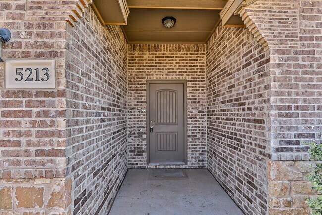 Building Photo - Outstanding 4 Bedroom Home in North Pointe!