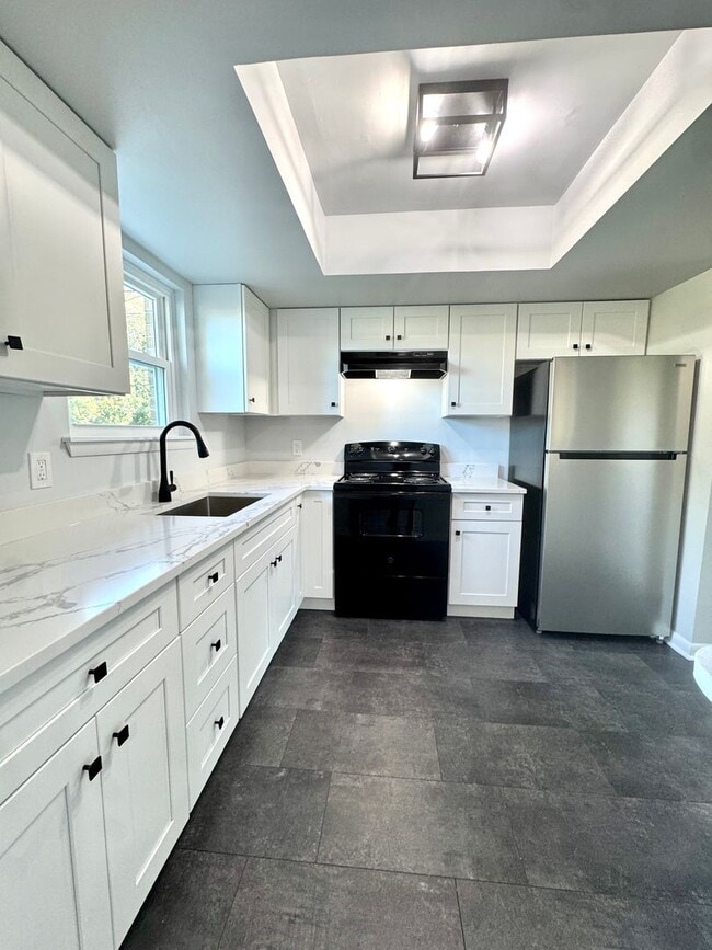 Building Photo - PARKLAND SCHOOLS- THREE BEDROOM TOWNHOME