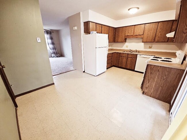 Kitchen/Dining Area - 2208 Piper Pl