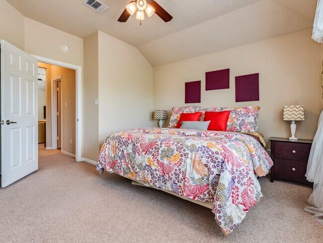 Building Photo - 2816 Canyon Valley Run