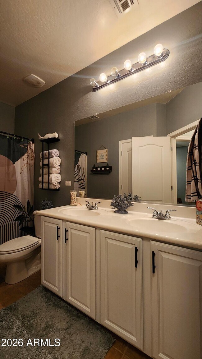 Building Photo - 18970 N Alicante St