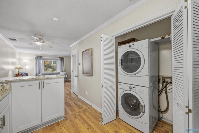 Building Photo - 2134 Greenwood Pl SW