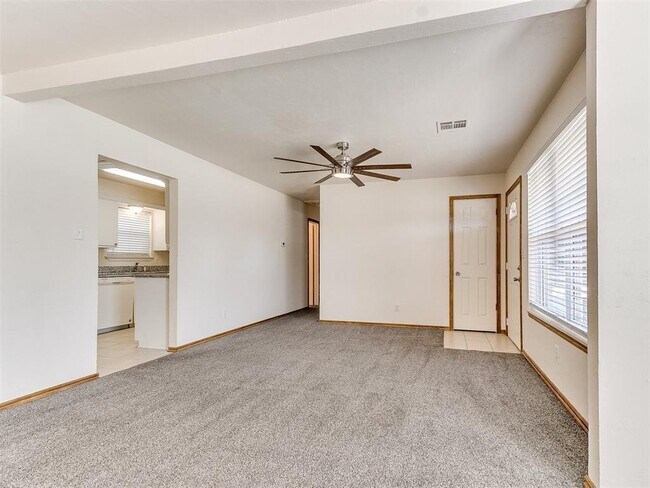 Building Photo - 325 E Cedar Ln