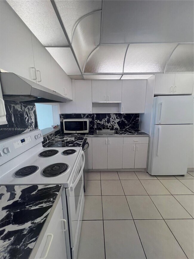 Building Photo - 18601 NE 14th Ave