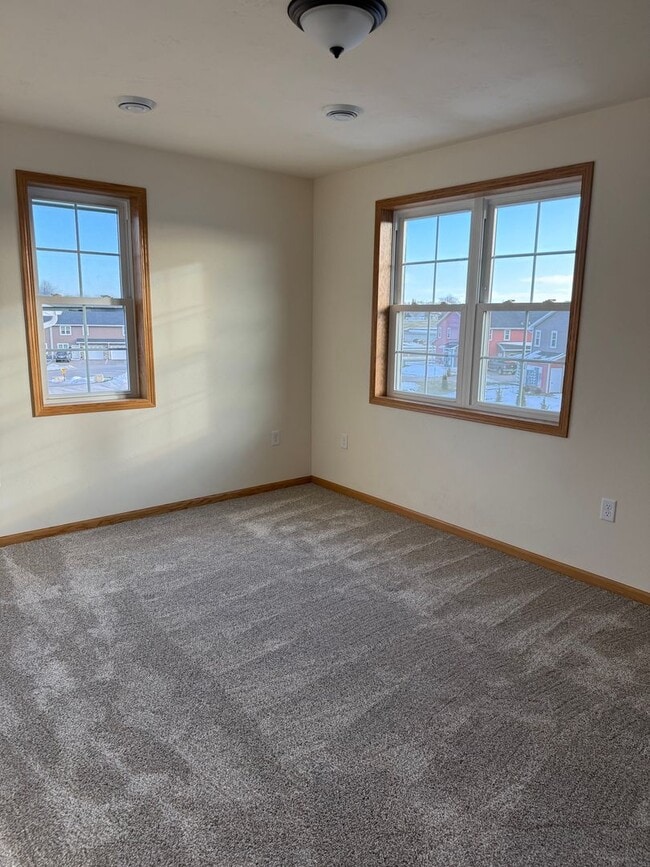 Building Photo - 543