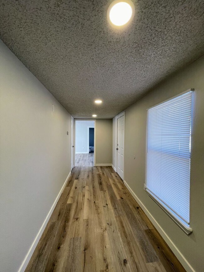 Building Photo - Built-Strong Big?Spring Residence – Durability Meets All-Season Comfort