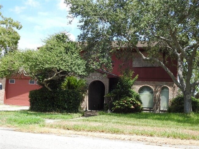 Building Photo - 4950 Elmhurst Ln