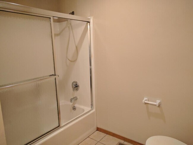 Building Photo - 3316 S Leawood Ave