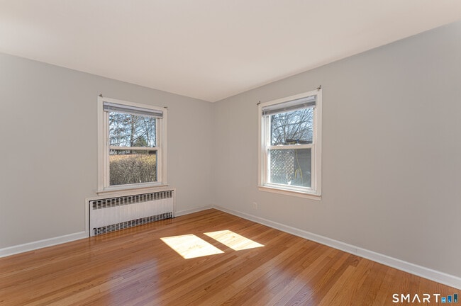 Building Photo - 233 Unionville Ave