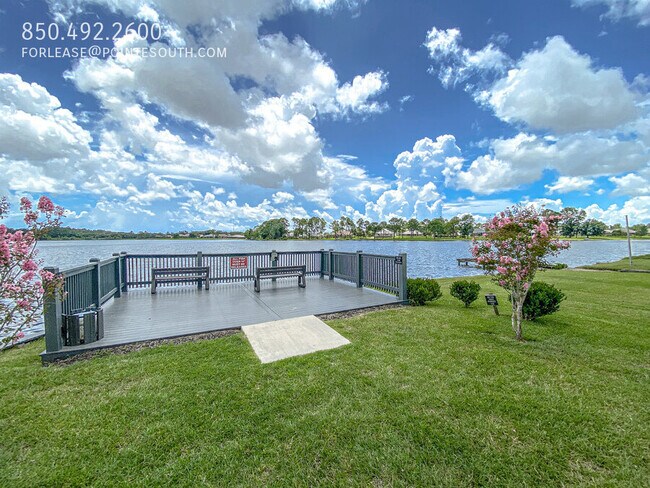 Building Photo - 10078 Lakeview Dr