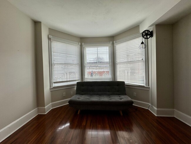 Building Photo - 1 Bed / 1 Bath 1st Floor Unit  (Downtown, ...