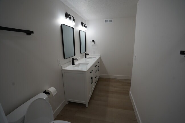 Building Photo - 428 S 975 W