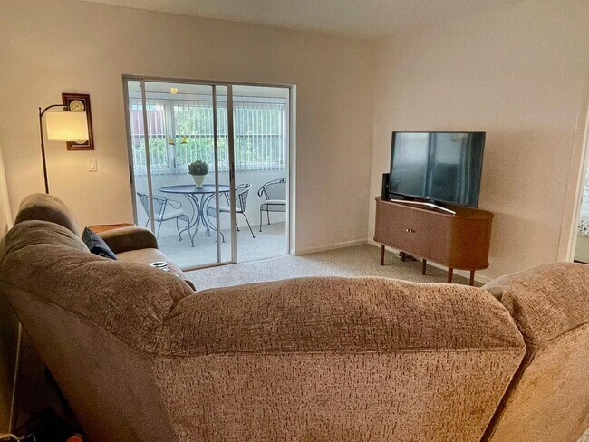 Building Photo - 117 Lake Terrace