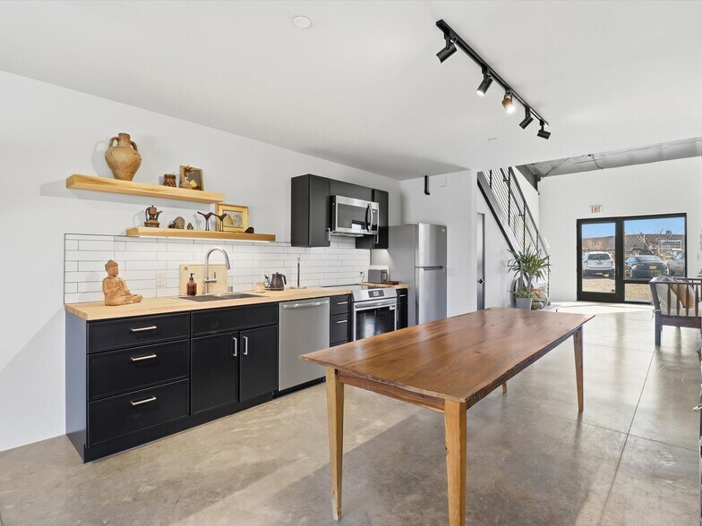 Building Photo - 1728 Camino Carlos Rey