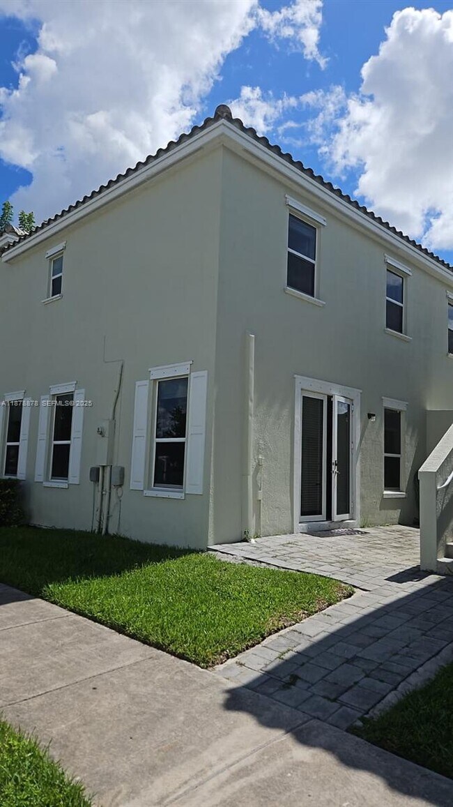 Building Photo - 17065 SW 93rd St