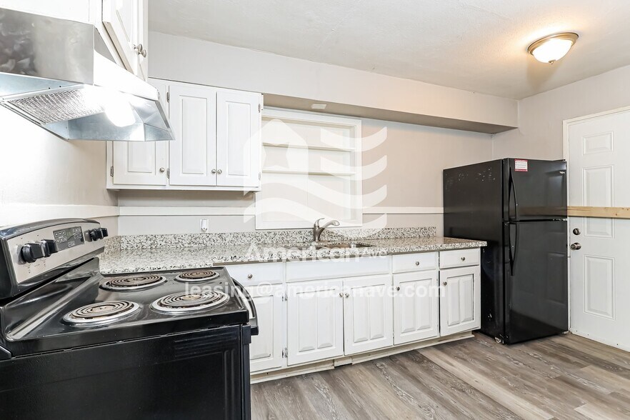 Building Photo - 2952 Woodside Dr