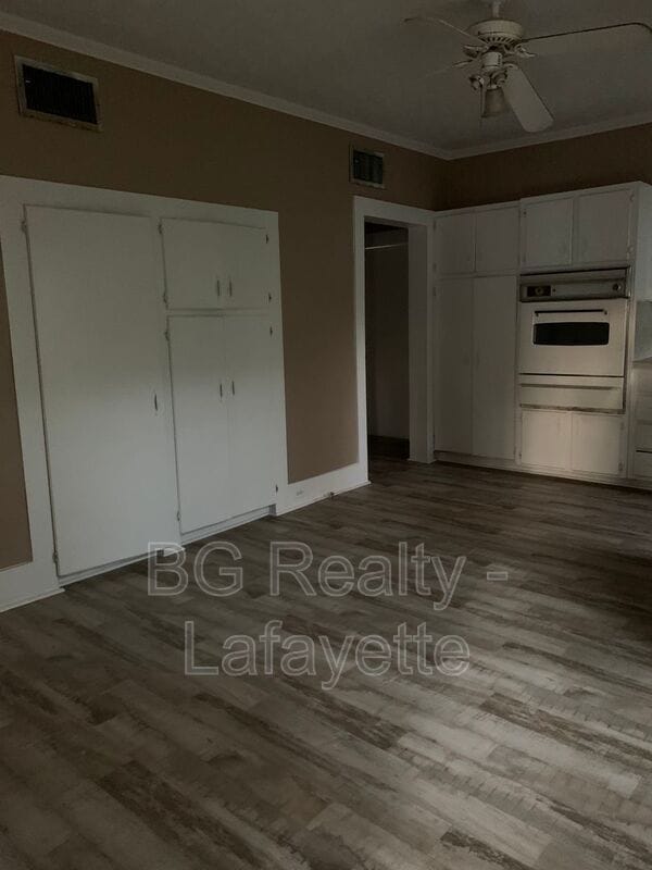 Building Photo - 303 S Guegnon St