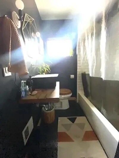 Bathroom (pre-update) - 4307 12th Ave S