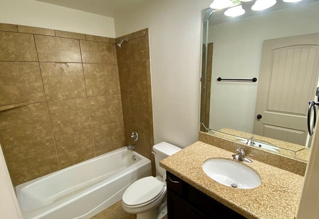 Building Photo - 7208 Manford Ln