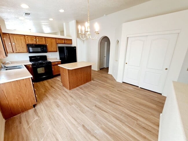 Building Photo - Gorgeous 4-bedroom, 2-bath home featuring ...