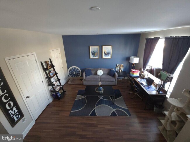 Building Photo - 1120 Munyon Dr