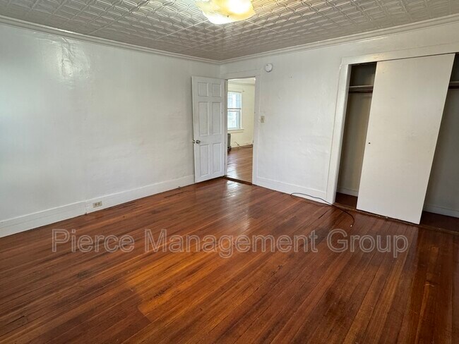 Building Photo - 120 Elm St