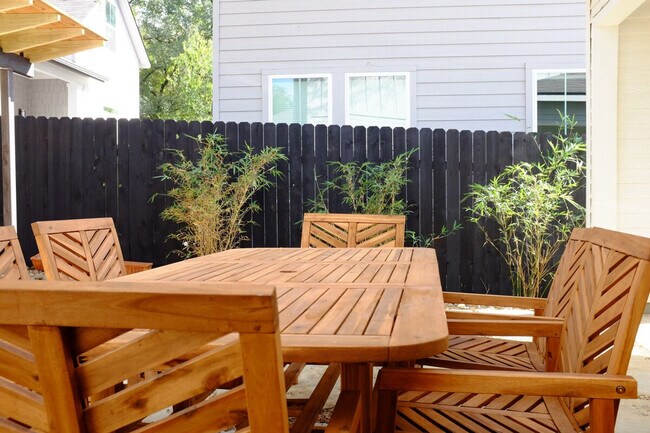 Building Photo - 1307 Fort Branch Blvd