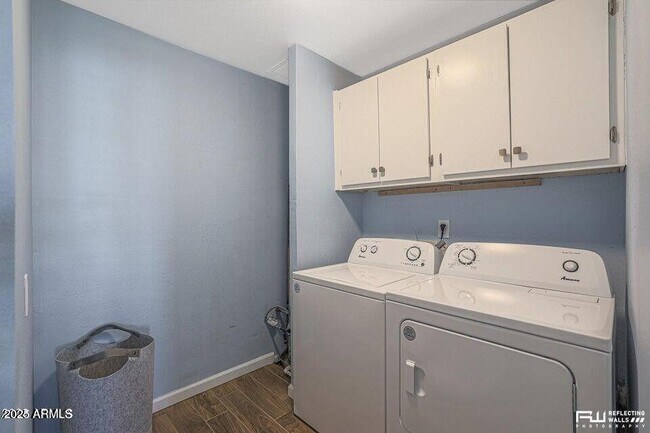 Building Photo - 401 Paladin Cir