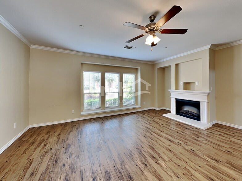 Building Photo - 5400 Galante Ln