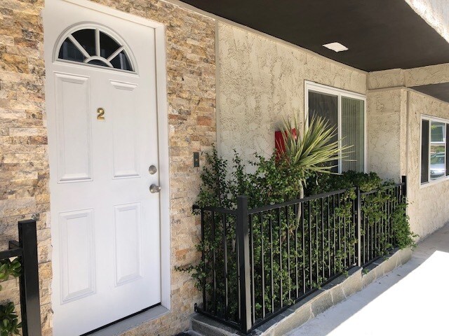 UNIT ENTRANCE - 1922 Curtis Ave