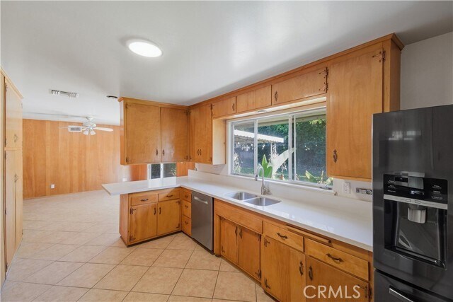 Building Photo - 1483 W Cypress Ave