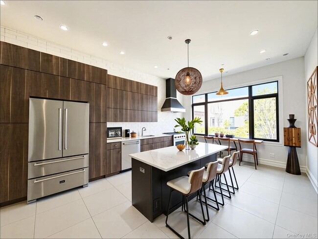 Primary Photo - 333 Tompkins Ave