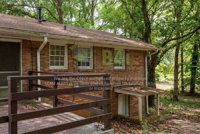 Building Photo - 6106 Venetian Way SW