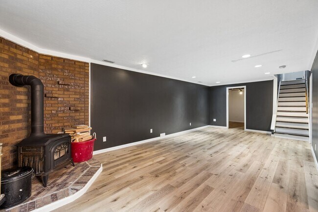 Building Photo - 1632 Dodge St