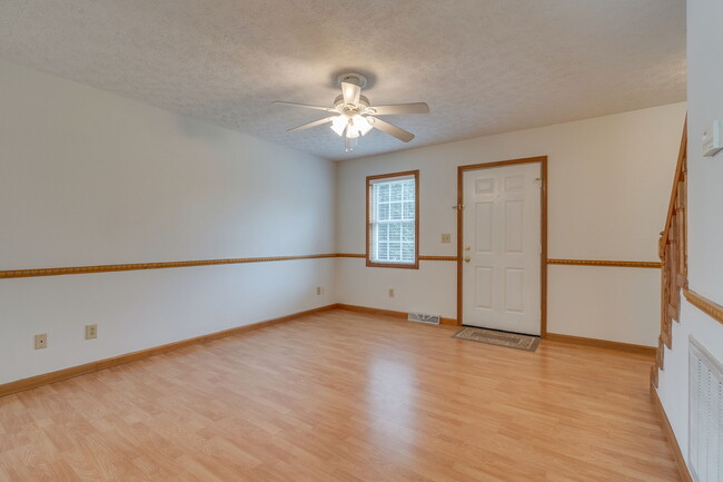 Building Photo - 106 Lori Ann Dr