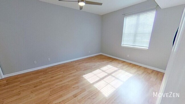 Building Photo - 725 Bragg Dr