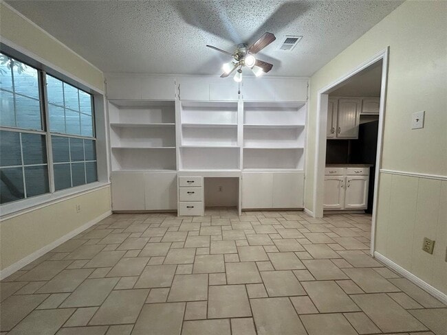 Building Photo - 2456 Country Club Dr