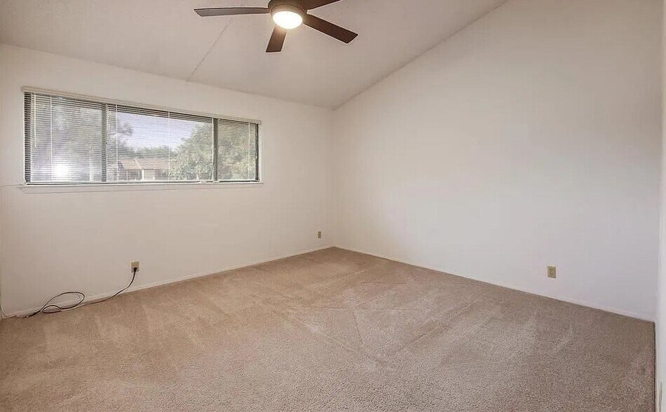 Building Photo - 8905 Trone Cir