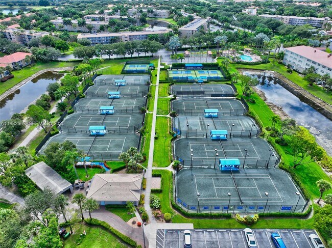 Building Photo - 5938 Crystal Shores Dr