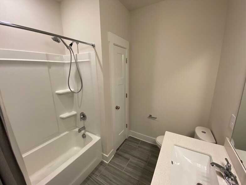 2nd Bathroom Shower - 178 Redcroft Dr